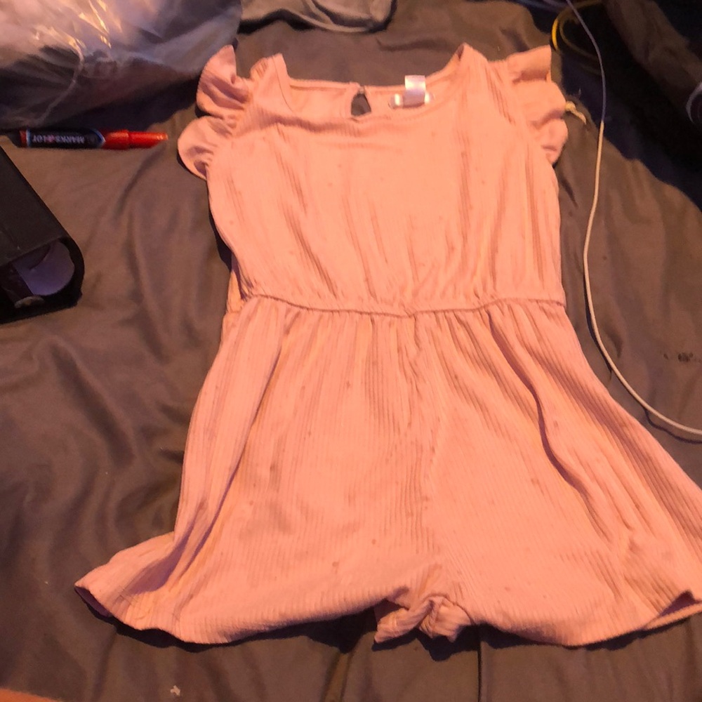 Pink romper with stars selling because I don’t want and it has never been worn
